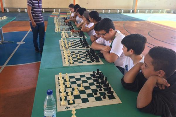 Estudantes participam de Simultânea de Xadrez